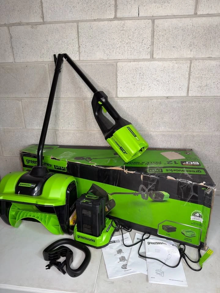Greenworks 60V 12" Snow Shovel, 20ft Throwing - photo 2