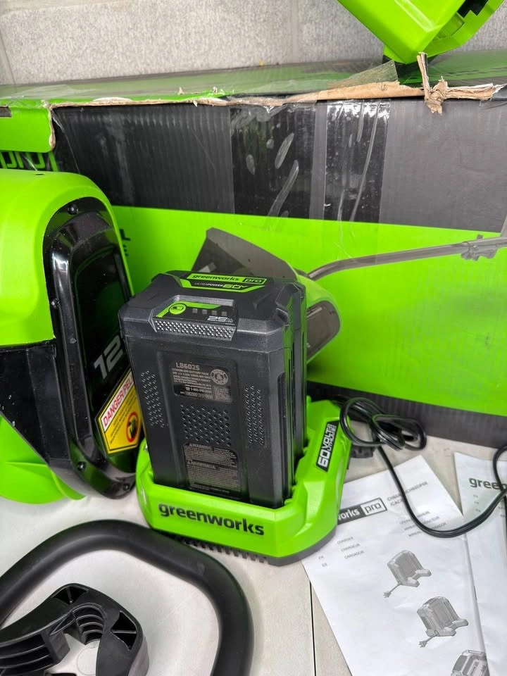 Greenworks 60V 12" Snow Shovel, 20ft Throwing - photo 3