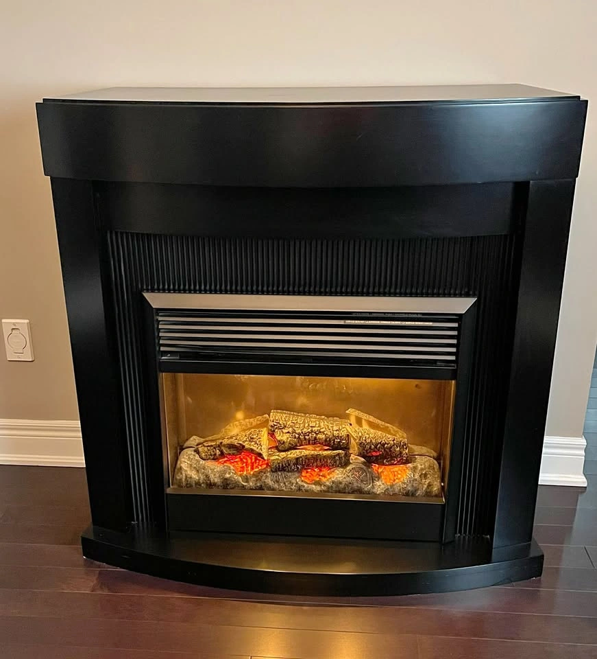 Dimplex Electric Fireplace – Modern Mantel – Like New – Moving S