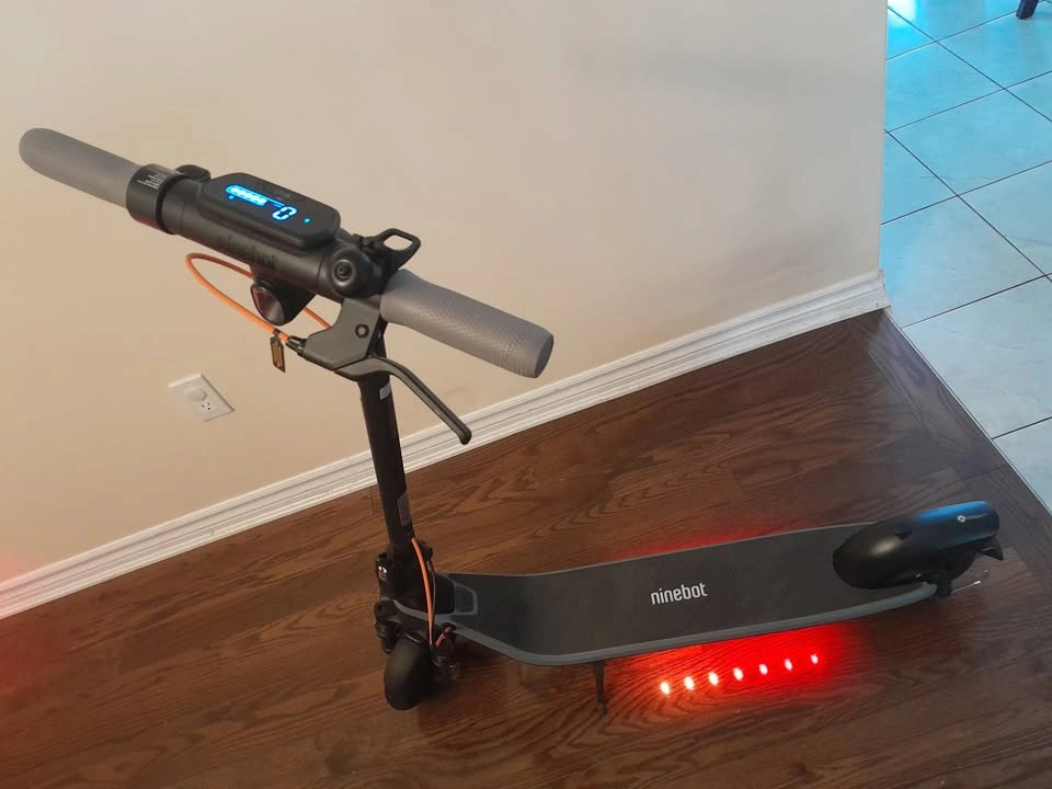 Used like new Segway E2 Plus Scooter - photo 3