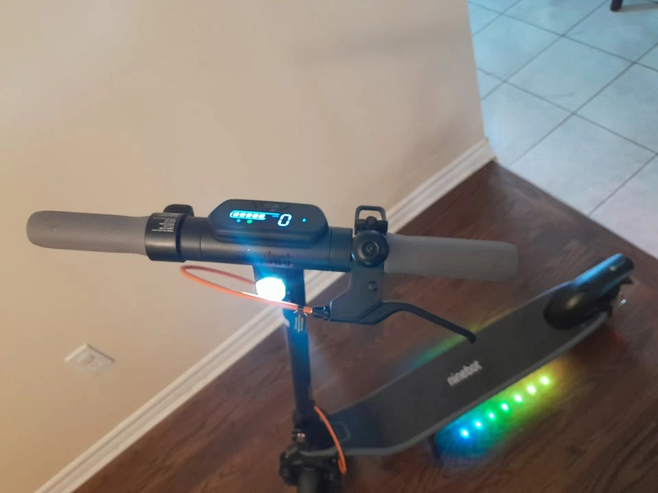 Used like new Segway E2 Plus Scooter - photo 4