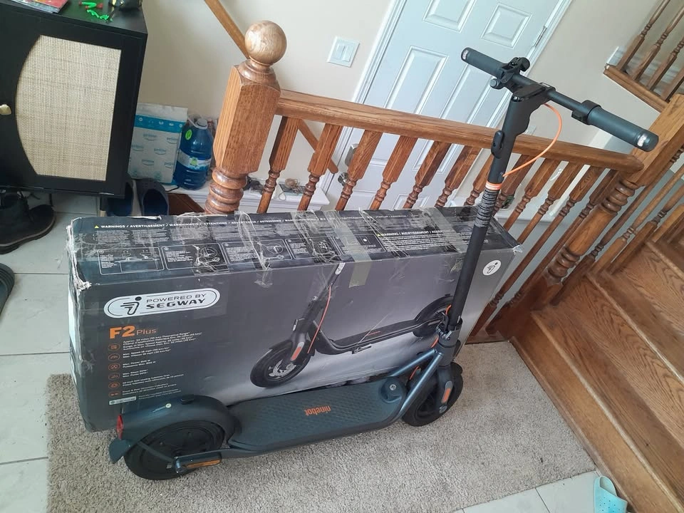 Like New Segway F2 Plus Electric Scooter - photo 3