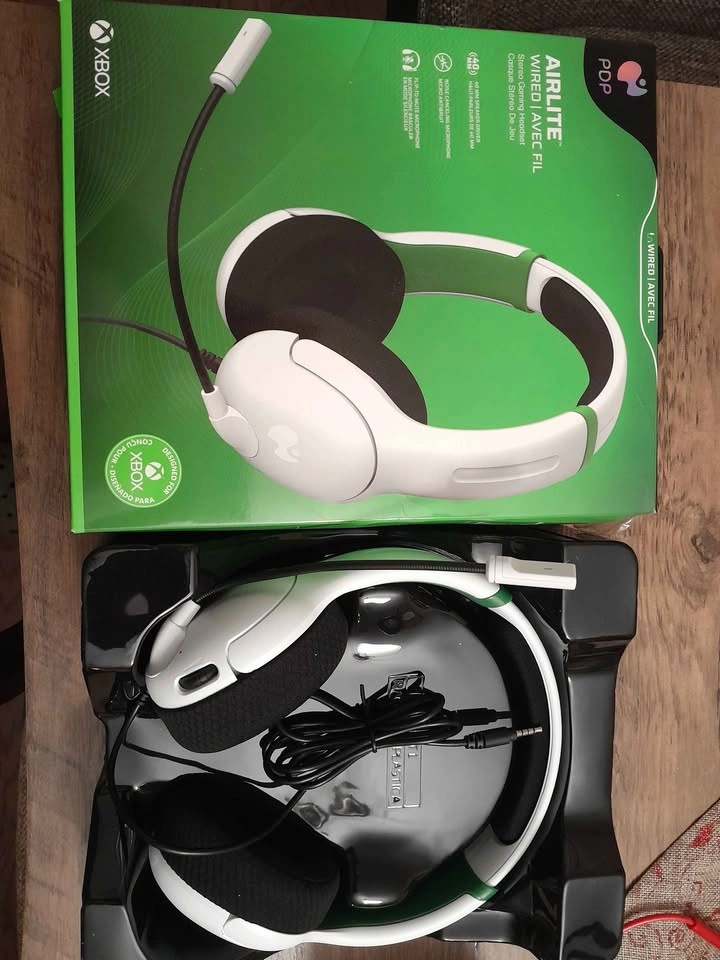 Xbox Power A Controllers & Airlite Headset Bundle - photo 3