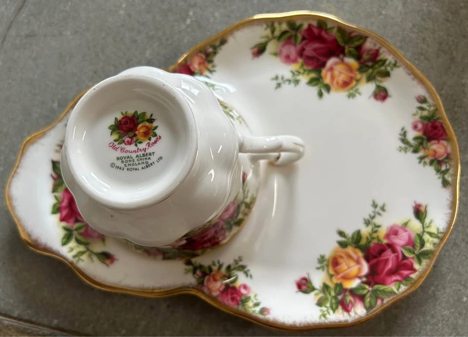 Royal Albert Bone China Old Country Roses Tea Set - photo 2