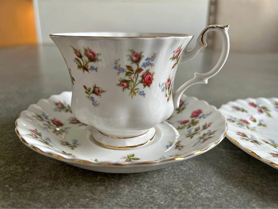 Royal Albert Winsome Cup-Saucer-Dessert Plate Trio Set