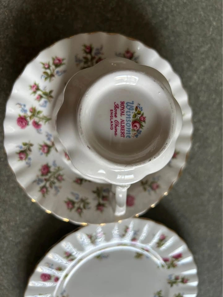 Royal Albert Winsome Cup-Saucer-Dessert Plate Trio Set - photo 2