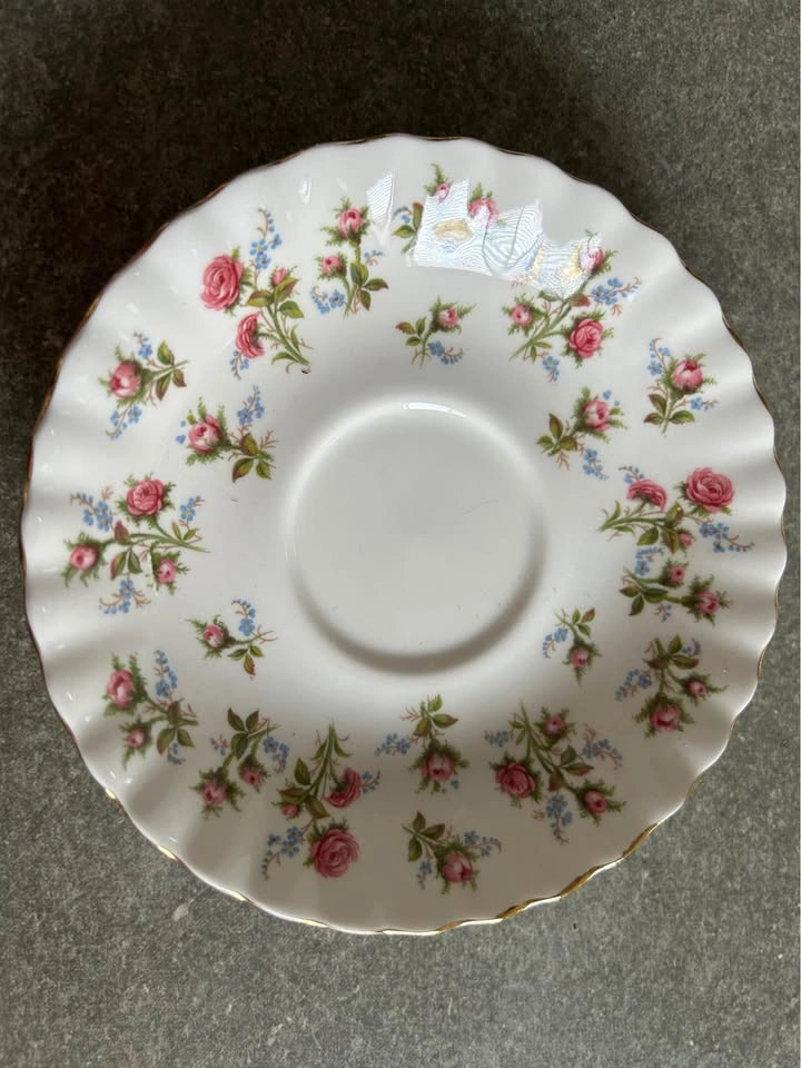 Royal Albert Winsome Cup-Saucer-Dessert Plate Trio Set - photo 4