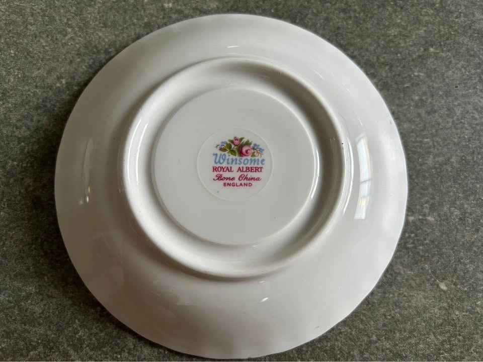 Royal Albert Winsome Cup-Saucer-Dessert Plate Trio Set - photo 5