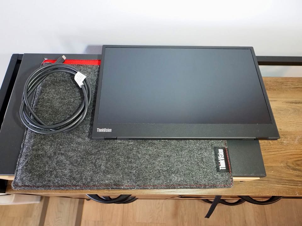 Lenovo ThinkVision 14" Portable Monitor - photo 2