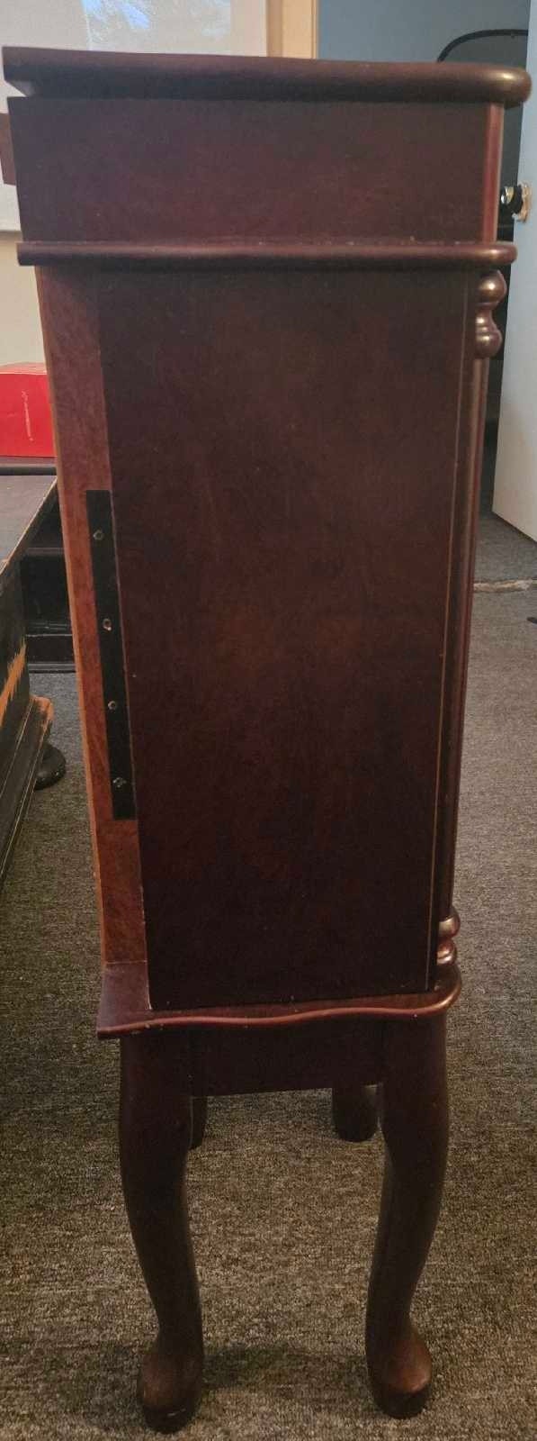 Standing Jewelry Cabinet - photo 2