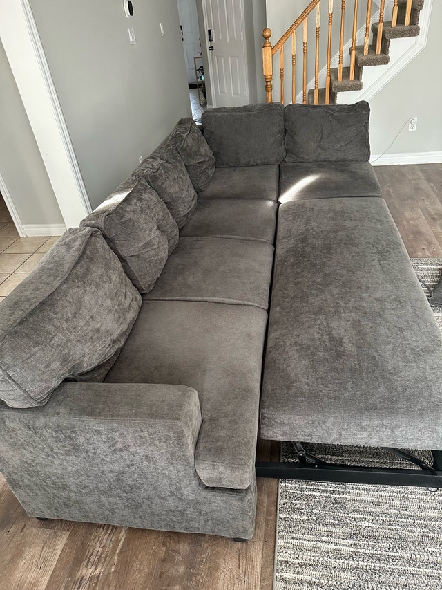 Sectional and pull out couch - photo 2