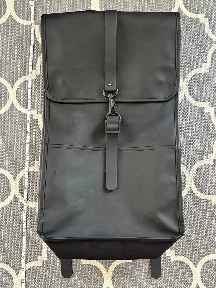 Rains Regular size black backpack