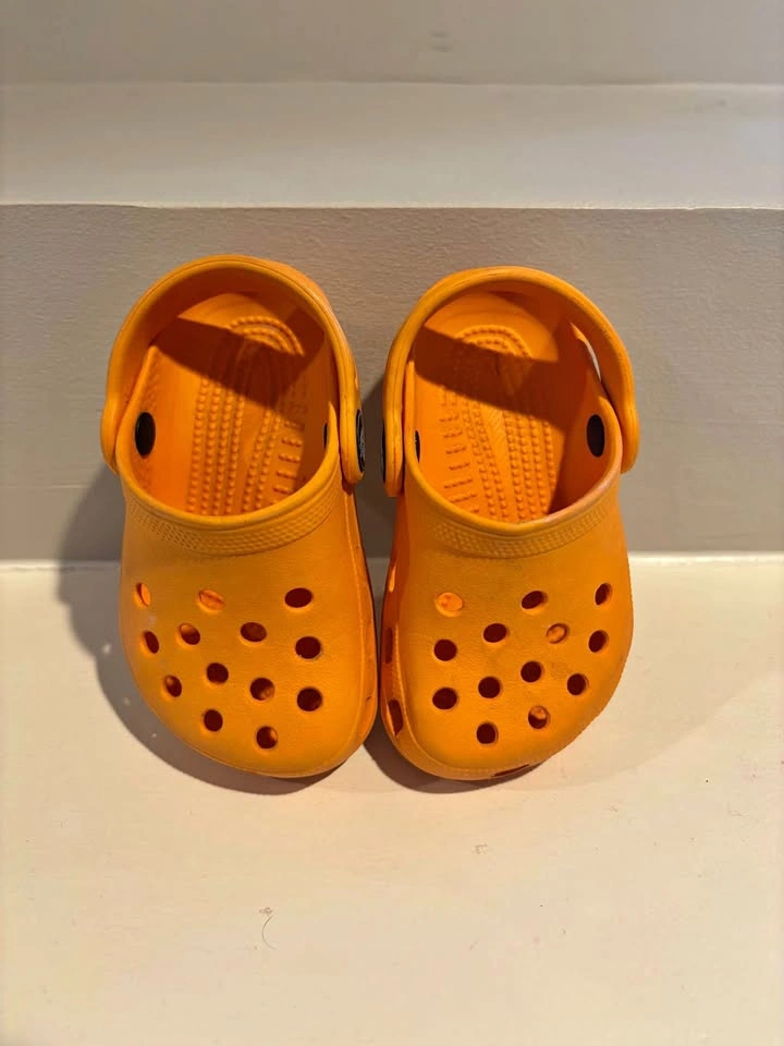 Orange toddler crocs size 4