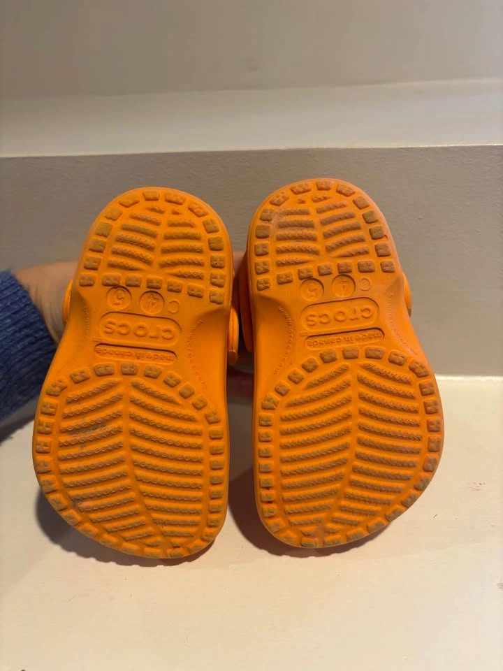 Orange toddler crocs size 4 - photo 4