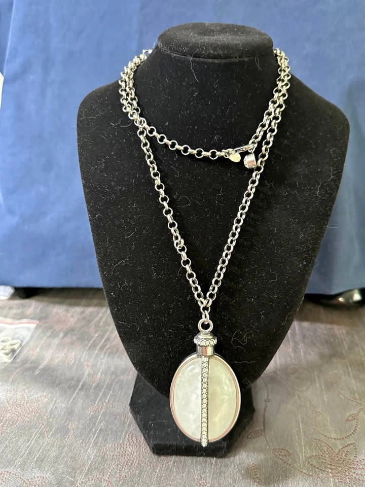 Beautiful Lia Sophia Statement Necklace