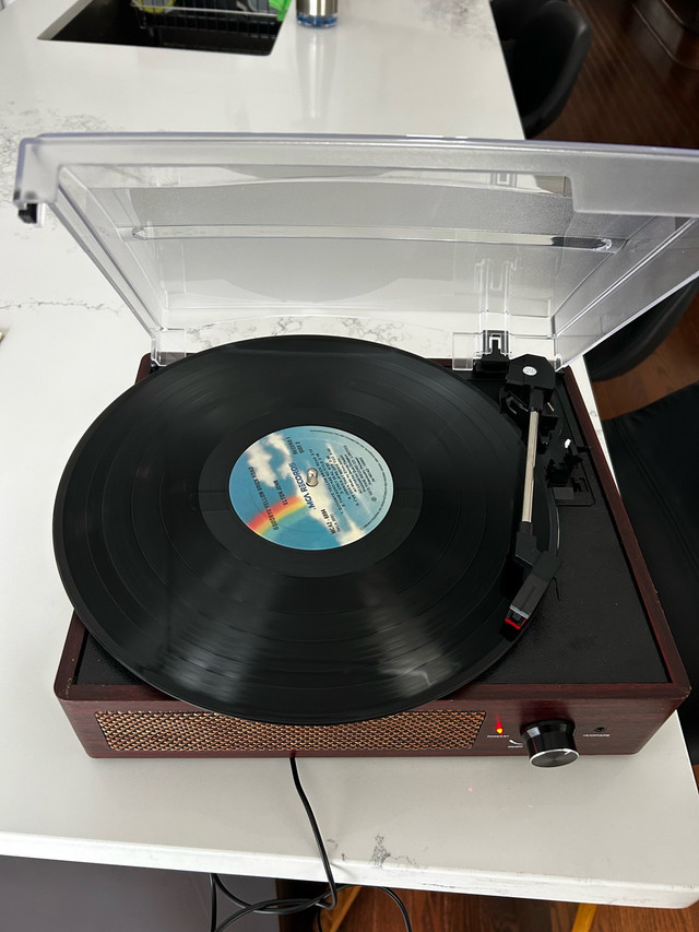 Turntable with speakers