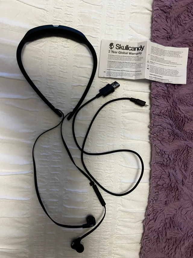 Skull candy cordless head phones thumbnail
