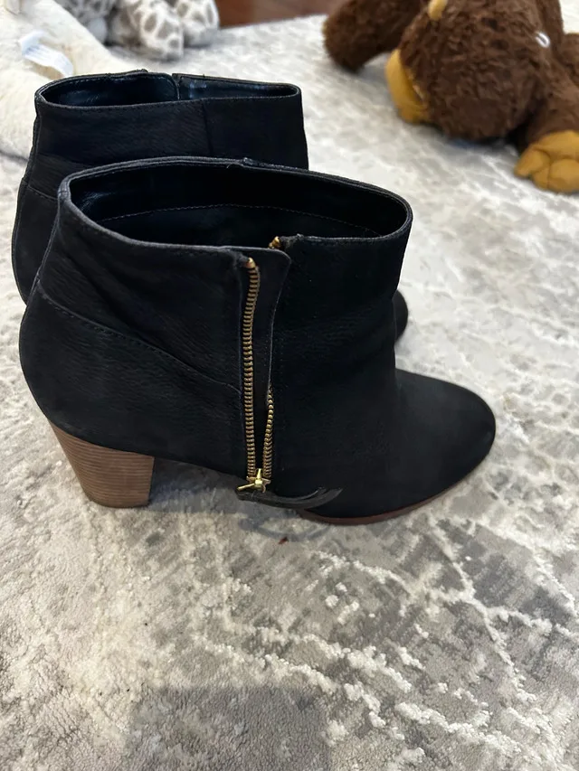 Cole Haan Ankle Boots image indicator(2)