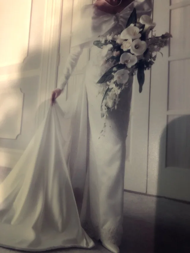 Vintage Wedding Dress Size 8-10 thumbnail