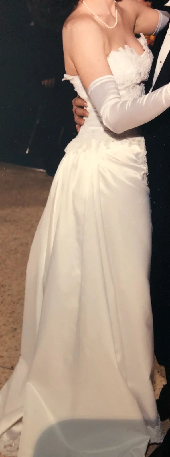 Vintage Wedding Dress Size 8-10 image indicator(4)