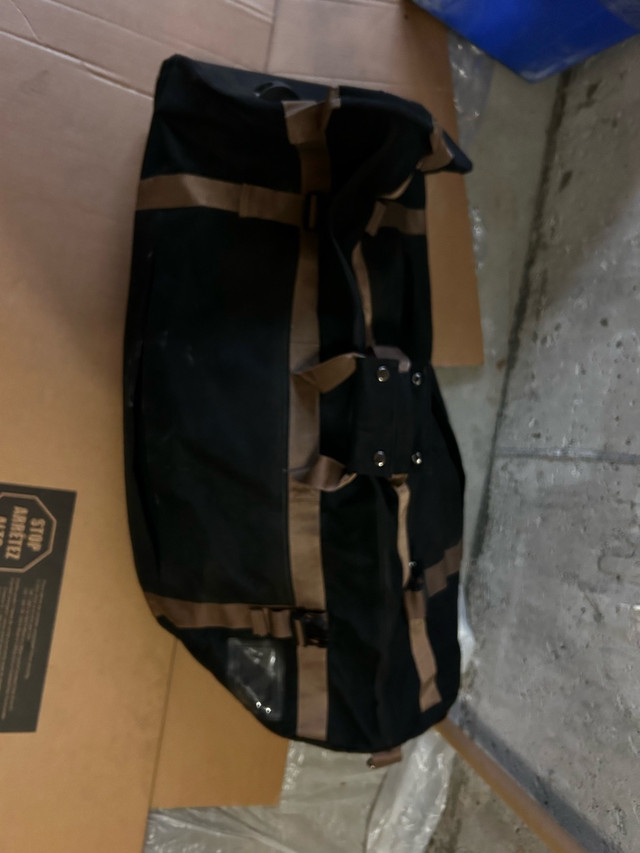 duffle bag with wheels