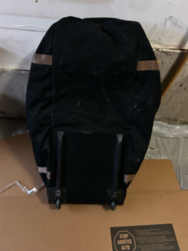 duffle bag with wheels - photo 2