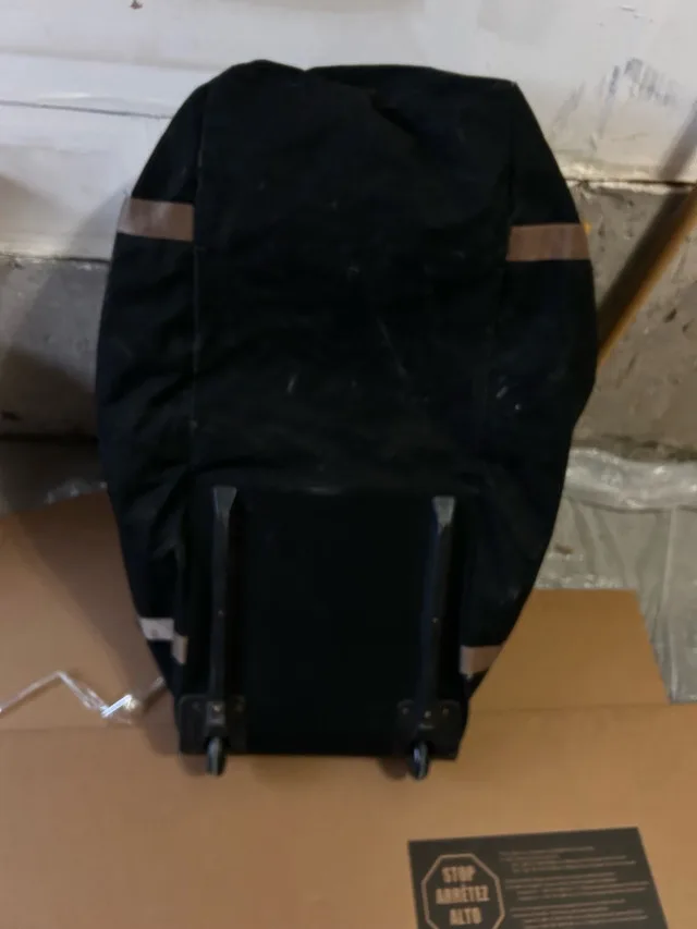 duffle bag with wheels image indicator(2)