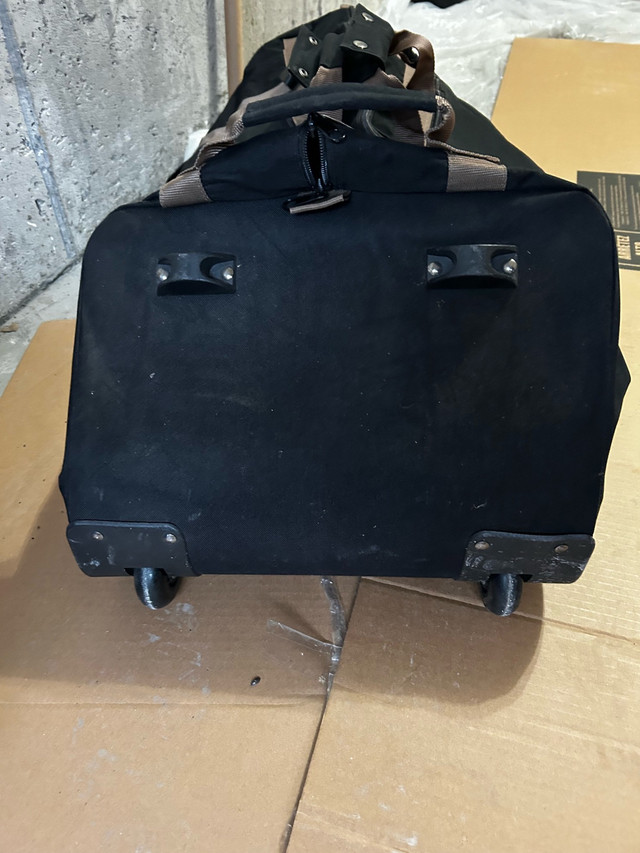 duffle bag with wheels - photo 3