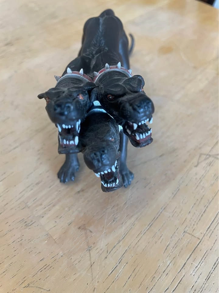Tiny Dog Figure (from Harry Potter I think) - photo 2