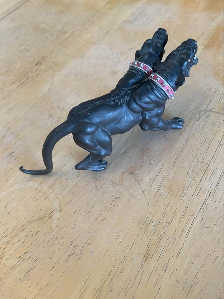 Tiny Dog Figure (from Harry Potter I think) - photo 3