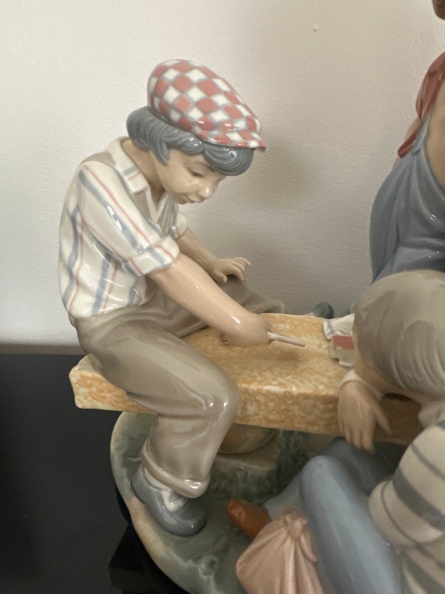 Lladro Porcelain Figurine "Boys Playing Cards" - photo 2