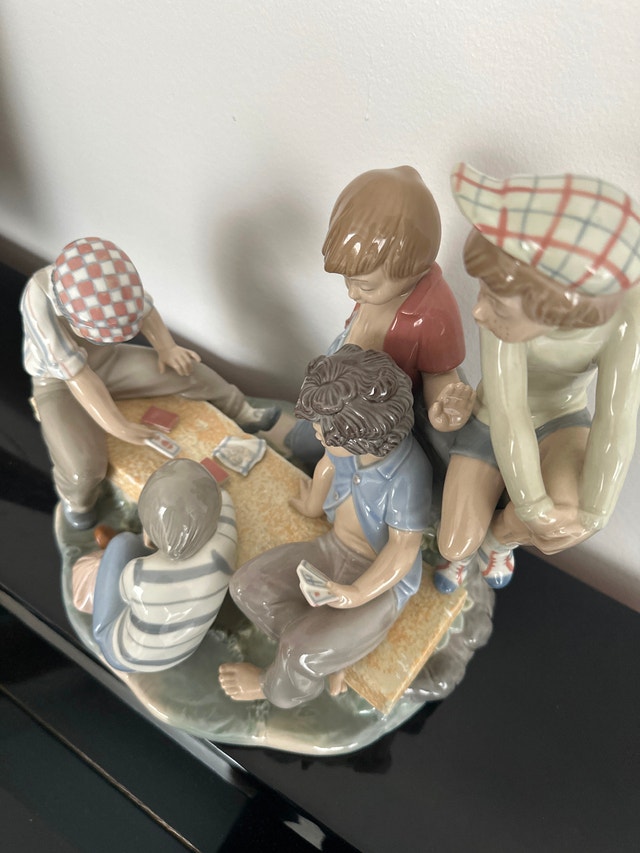 Lladro Porcelain Figurine "Boys Playing Cards" - photo 5