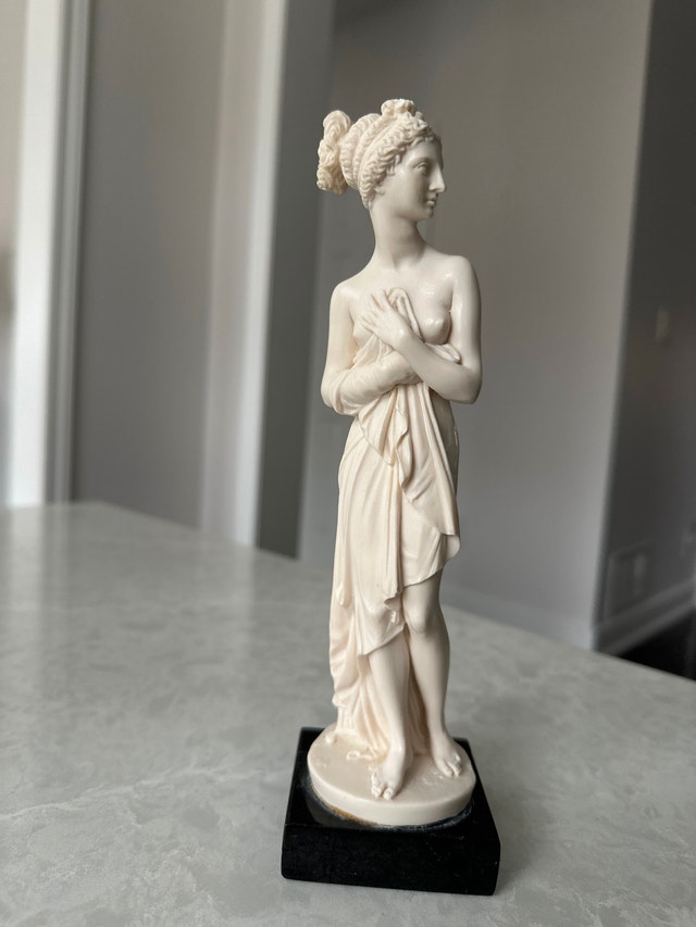 Giannelli Italy Goddess Figurine - Vintage
