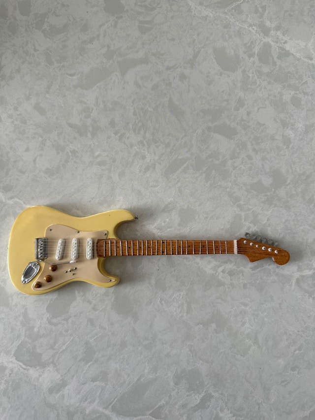 Miniature Fender Stratocaster Replica Guitar