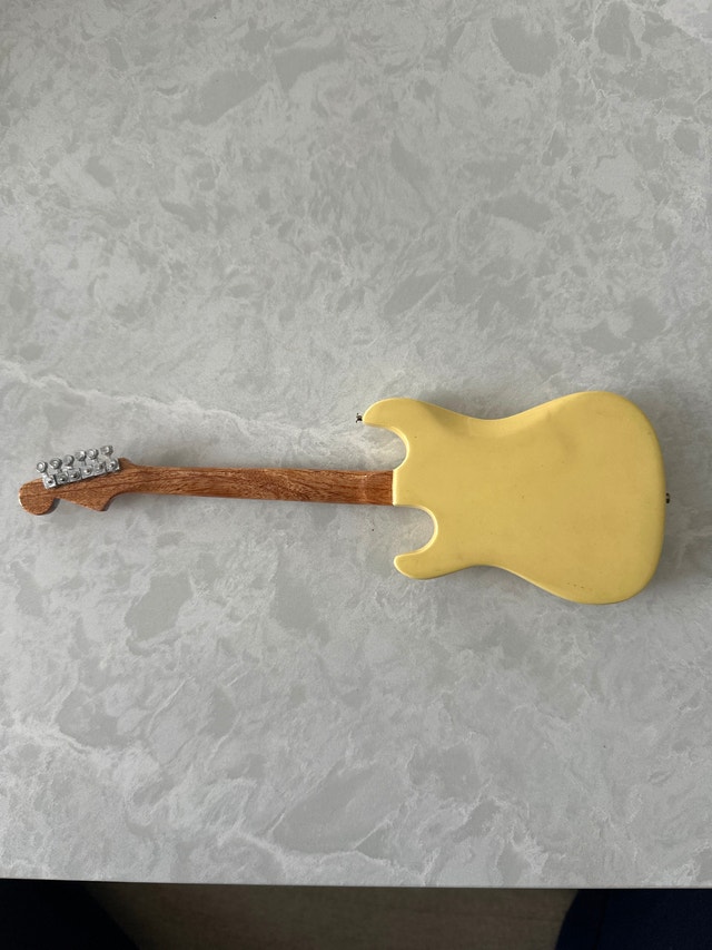 Miniature Fender Stratocaster Replica Guitar - photo 2