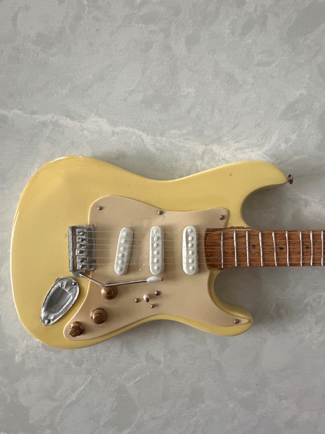 Miniature Fender Stratocaster Replica Guitar - photo 3