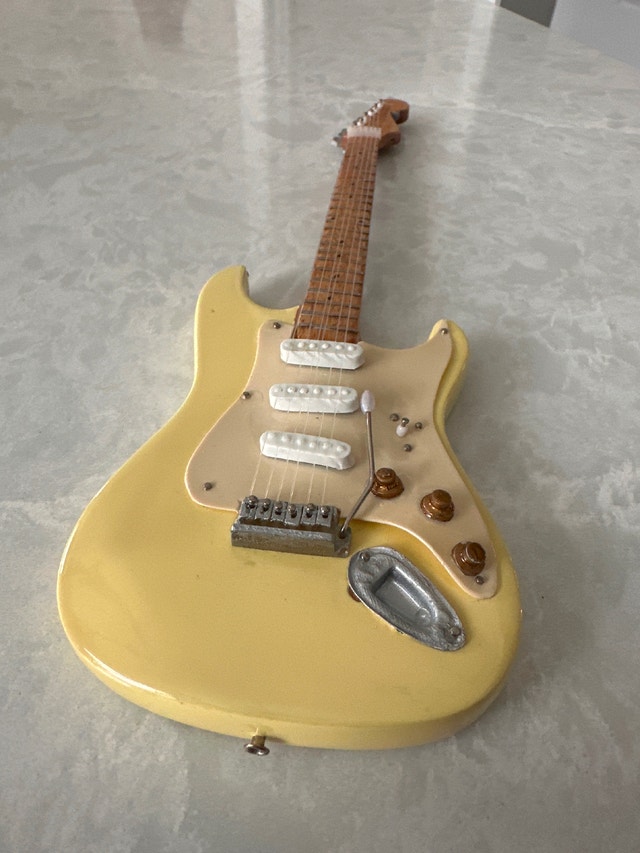 Miniature Fender Stratocaster Replica Guitar - photo 5