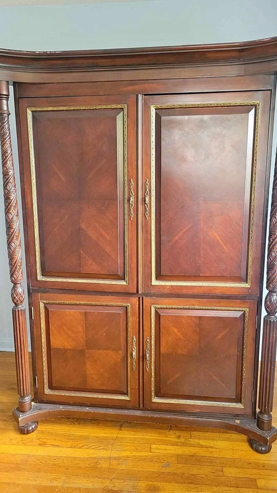 Vintage dresser