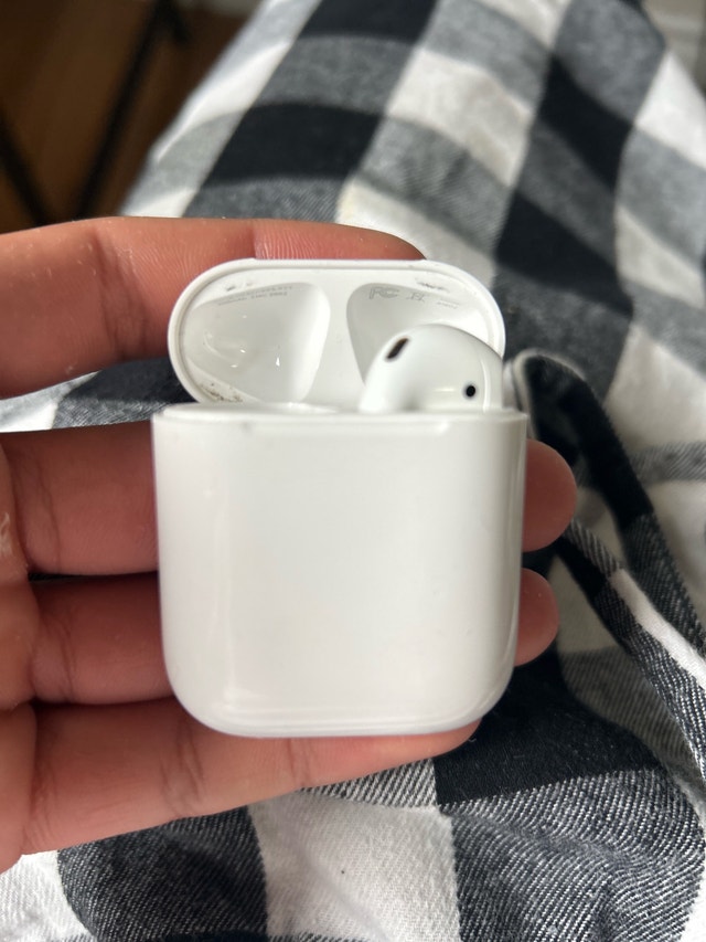 Authentic AirPod Gen 2 (1 Right AirPod)