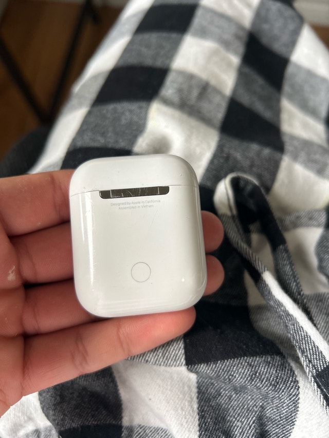 Authentic AirPod Gen 2 (1 Right AirPod) - photo 2
