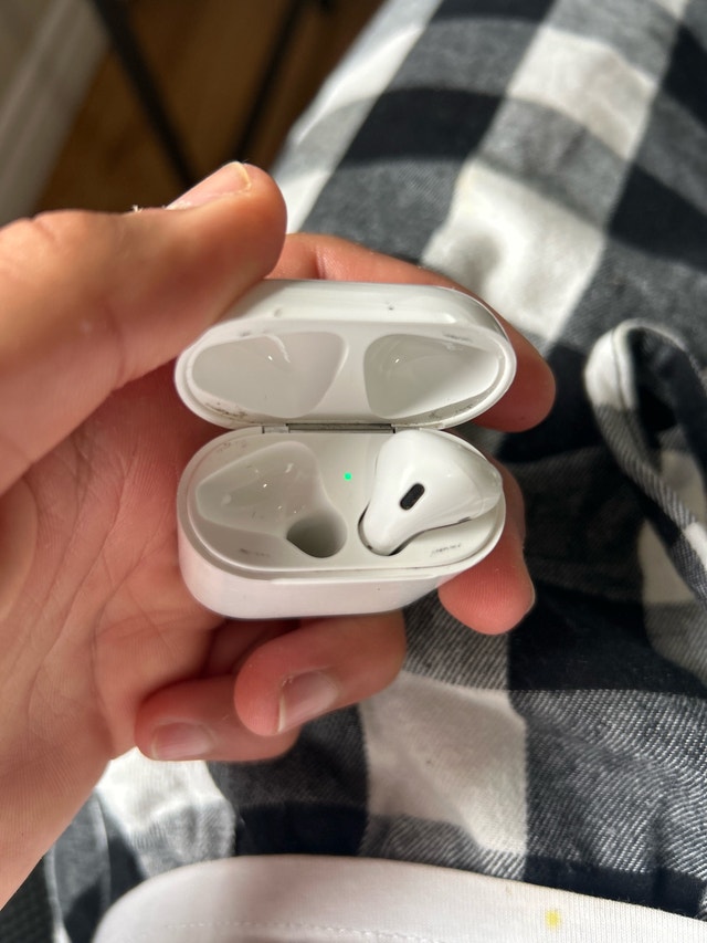 Authentic AirPod Gen 2 (1 Right AirPod) - photo 3