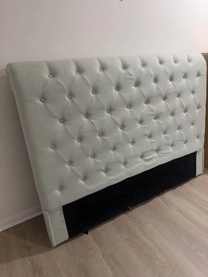 Beautiful light grey tufted Queen Sized Headboard - photo 2