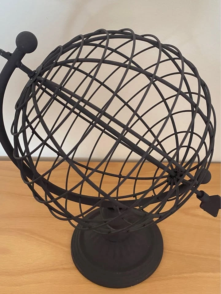 Abstract Metal Wire Globe with Arrow Decor - photo 4