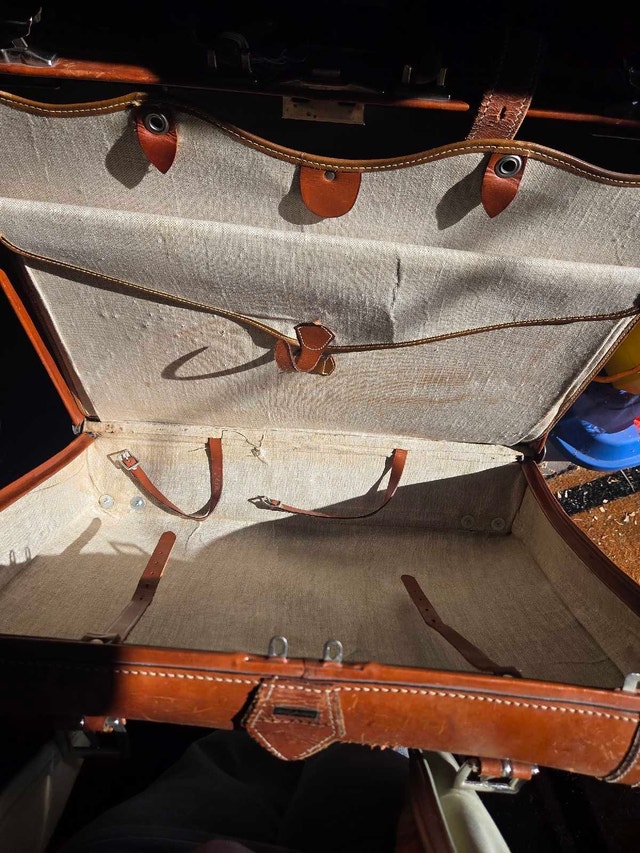 Vintage Leather Suitcase - photo 3