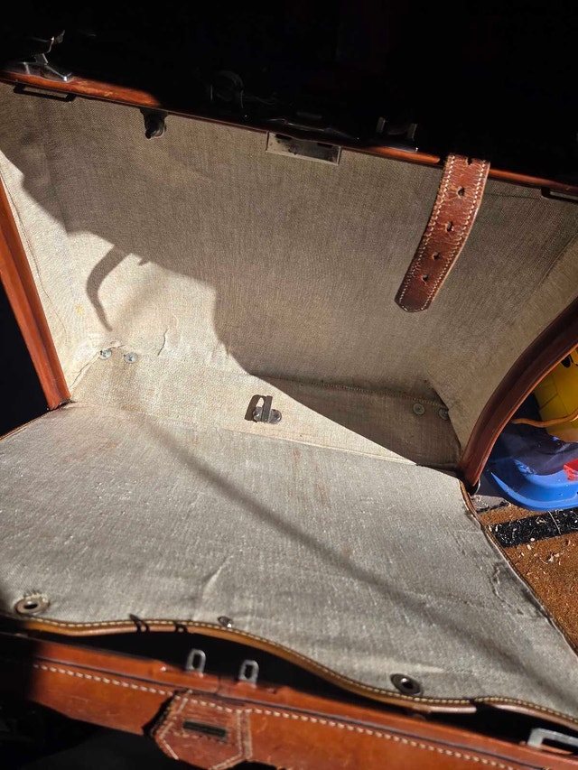 Vintage Leather Suitcase - photo 4