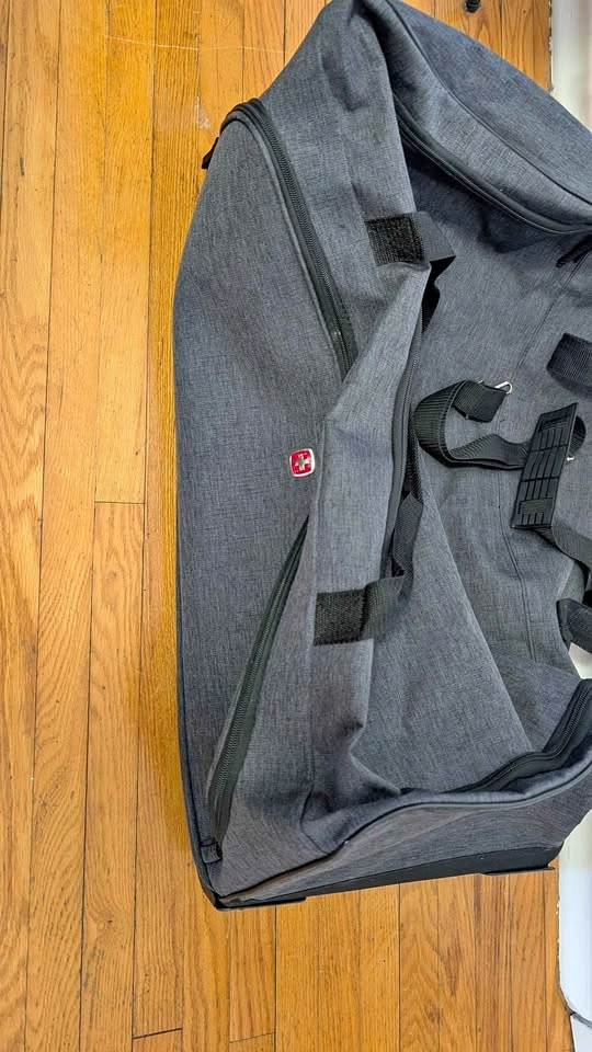 Swiss Gear Travel Duffle Bag with Wheels