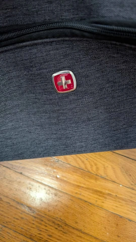 Swiss Gear Travel Duffle Bag with Wheels - photo 2