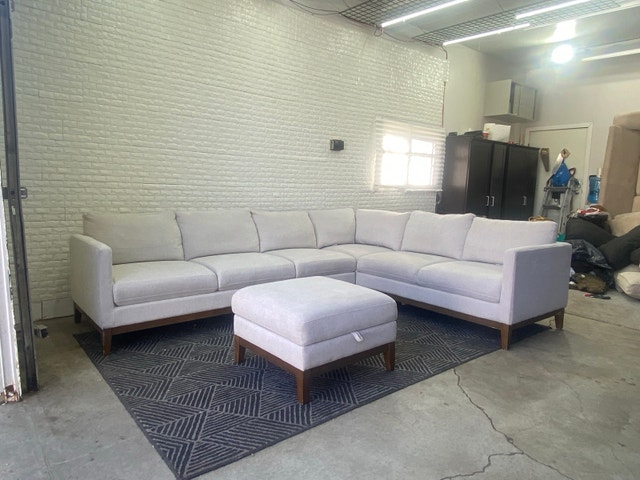 FREE DELIVERY Thomasville Sectional And Ottoman