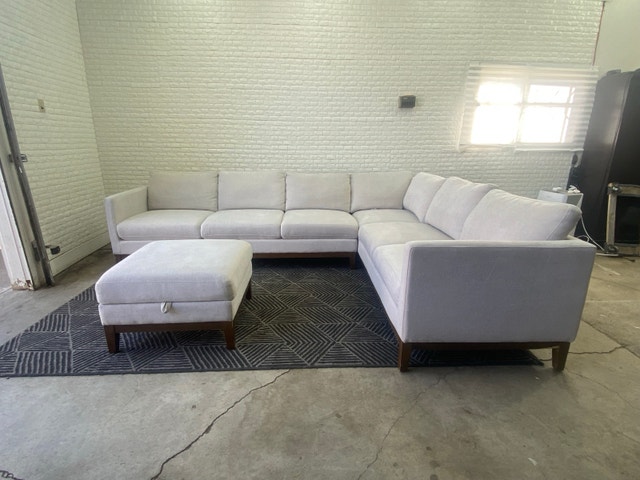FREE DELIVERY Thomasville Sectional And Ottoman - photo 2