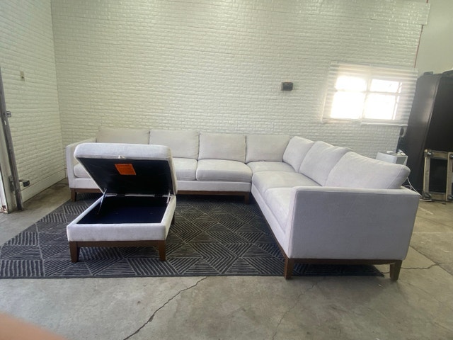 FREE DELIVERY Thomasville Sectional And Ottoman - photo 3